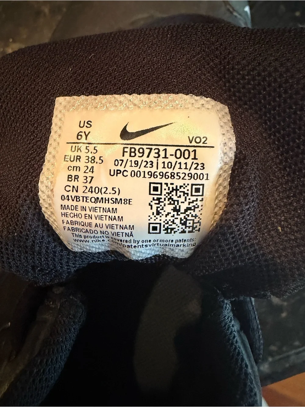 Nike Men’s Black Athletic Trainers with White Swoosh